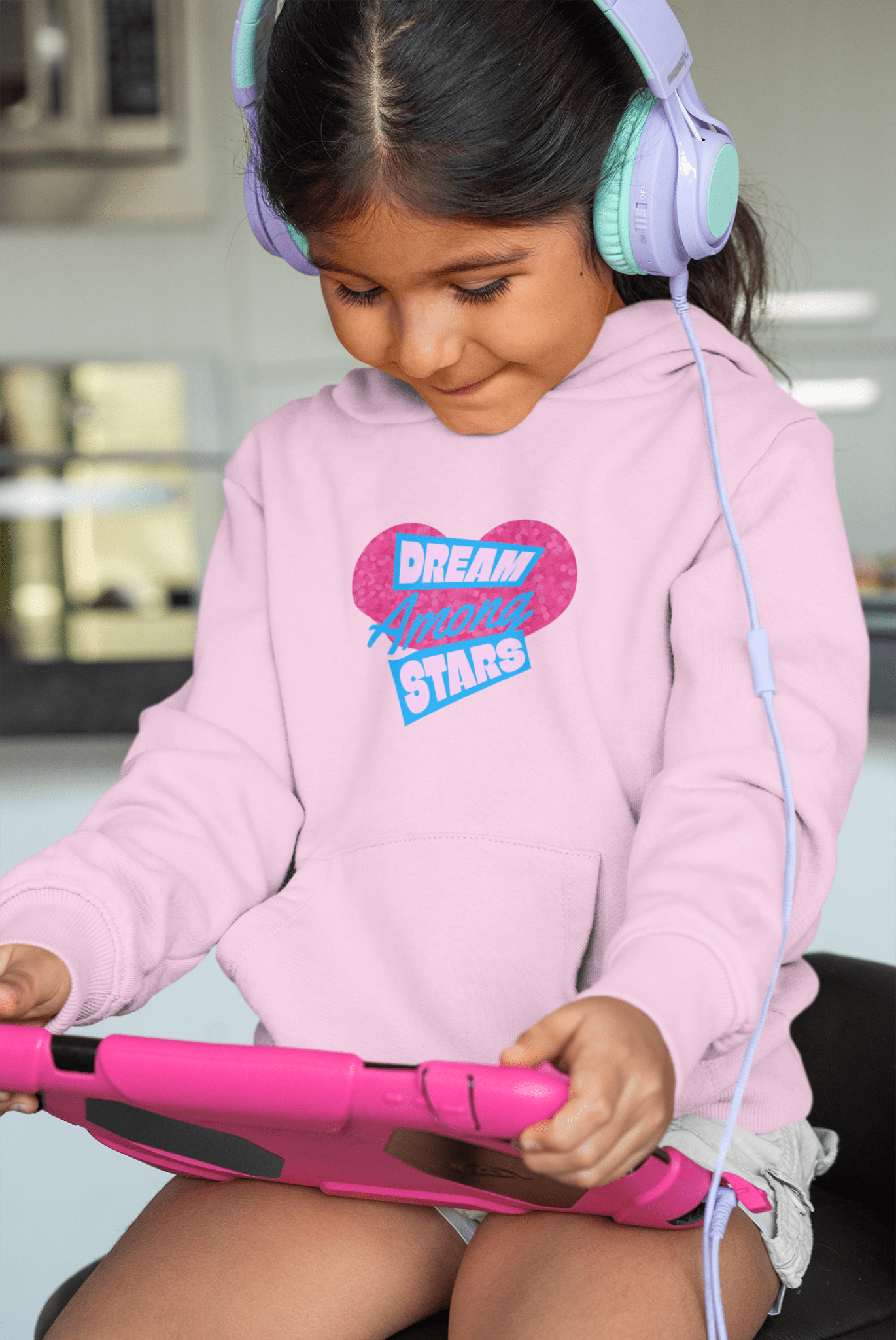 Pink Heart Graphic Hoodie for Trendy Teens - Aim for the Stars - Estrella & The Stars
